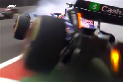 Albon tocó a Tsunoda. El jaónés siguió de largo y el compañero de Colapinto quedó afuera tras la primera curva