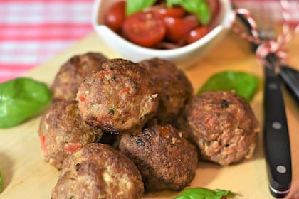 Albóndigas de carne, zanahoria y verdeo.