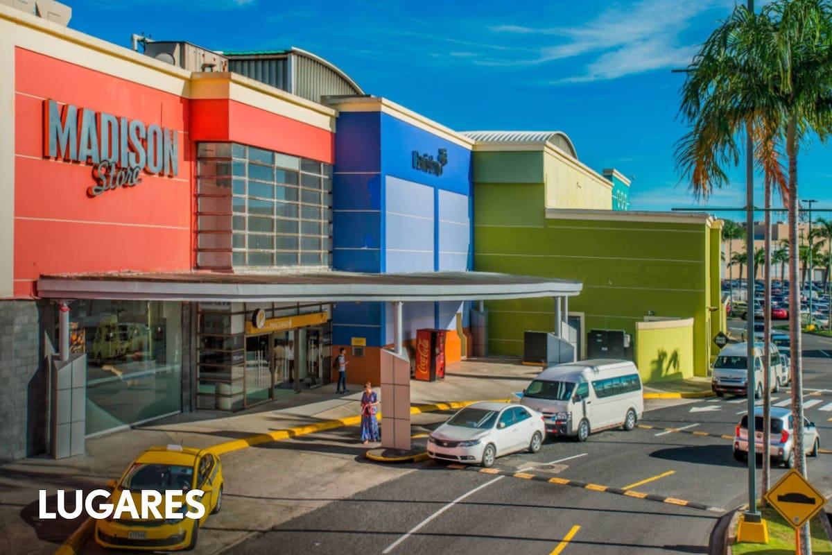 Albrook fue inaugurado en 2002 y se jacta de ser el shopping más grande de América Latina.