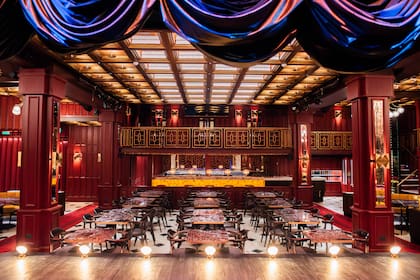 Albur: la joya restaurada que revive el alma de un teatro de los años 20. Albur, ubicado en Av. Callao 435, está abierto de lunes a sábados, con servicio de almuerzo y cena.