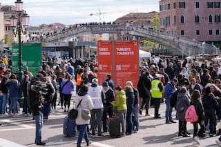 Alcalde de Venezia propone precios dinámicos para visitantes de un día, con tope de 50 euros