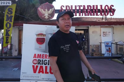 Alcaldesa de Los Ángeles reduce toque de queda en el centro de la ciudad tras protestas