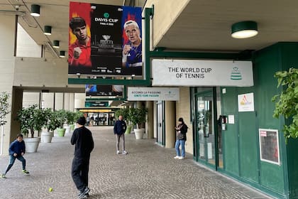 Alcaraz en la cartelería del BolognaFiere, uno de los pocos rastros que quedan del español en el predio del Final 8 de la Copa Davis