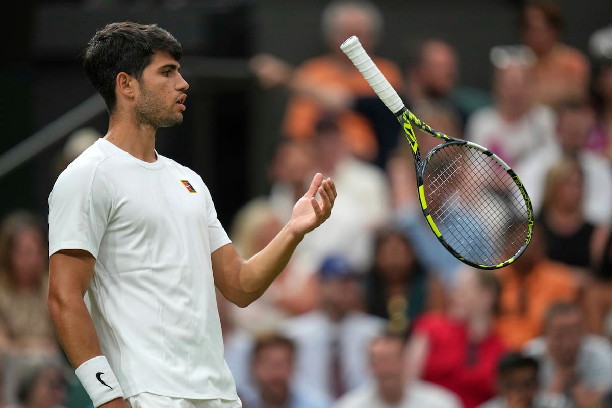 Alcaraz se corona en el Abierto de Cincinnati tras retiro de Sinner en primer set por enfermedad