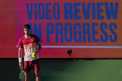 Alcaraz vence a la promesa brasileña Fonseca en su estreno en Miami