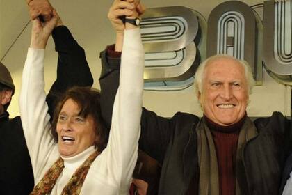 Alcira Argumedo, junto a Pïno Solanas