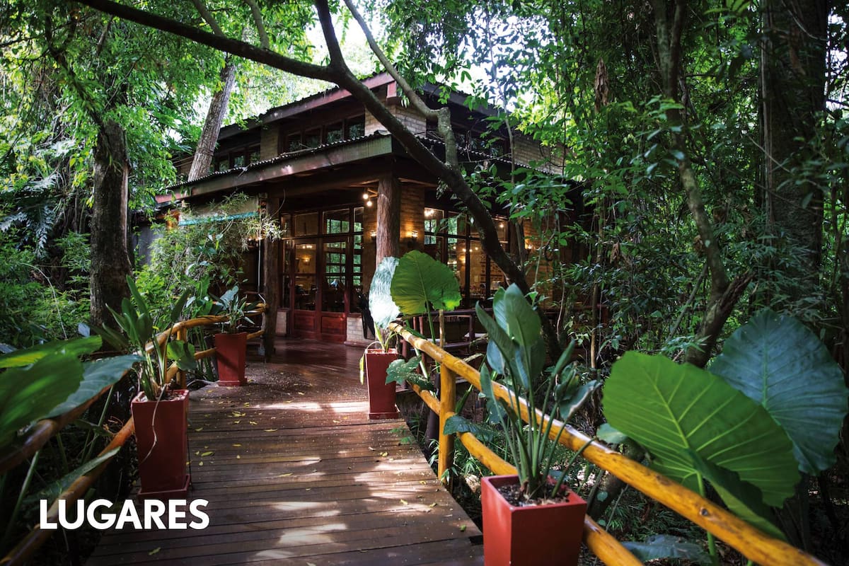 En La Aldea de la Selva, la premisa es tal cual indica su nombre, sentirse en medio de la selva