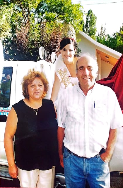 Aldo junto a su esposa Luisa y su hija Nuri, ex Reina Nacional de la Vendimia , trágicamente muerta en un accidente automovilístico.