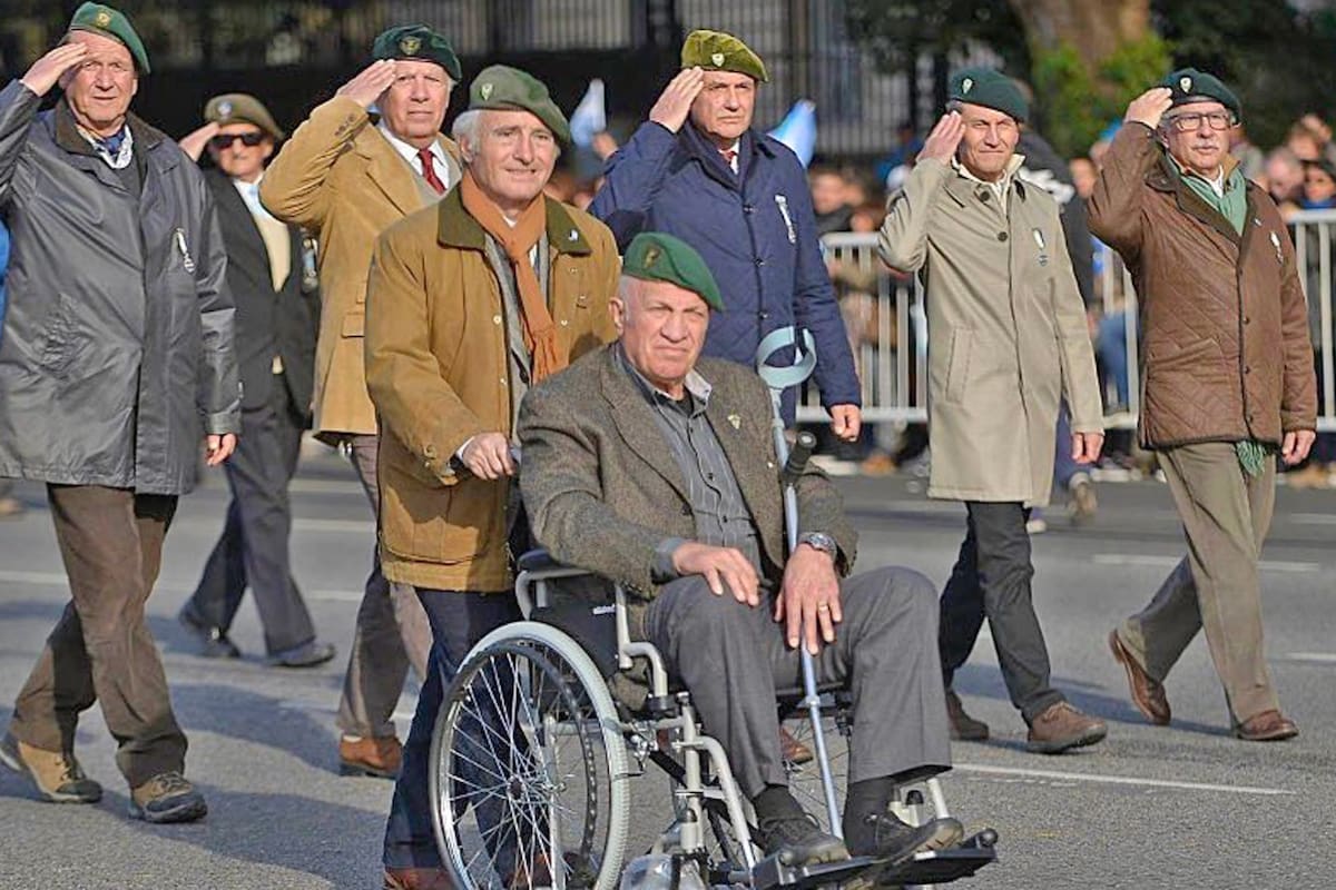 Aldo Rico en el desfile del 9 de Julio