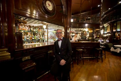 Aldo se jubiló pero sigue trabajando y sueña con ir a hacer lo suyo a Europa