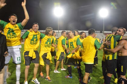 Aldosivi con la camiseta del ascenso
