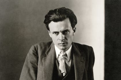 Aldous Huxley fue maestro de francés de Orwell durante un breve período en Eton College.