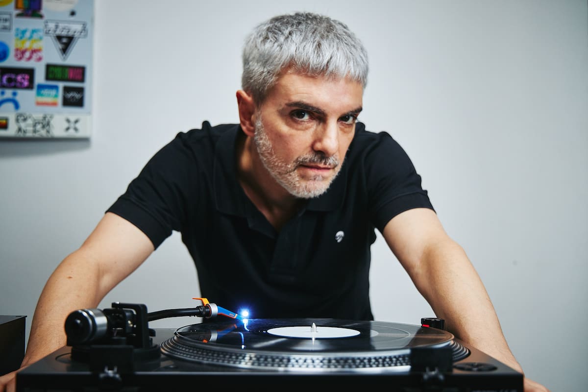Ale Sergi debuta como DJ en vivo con una presentación en el Parador Konex, que aunque lo entusiasma también lo tiene bastante nervioso