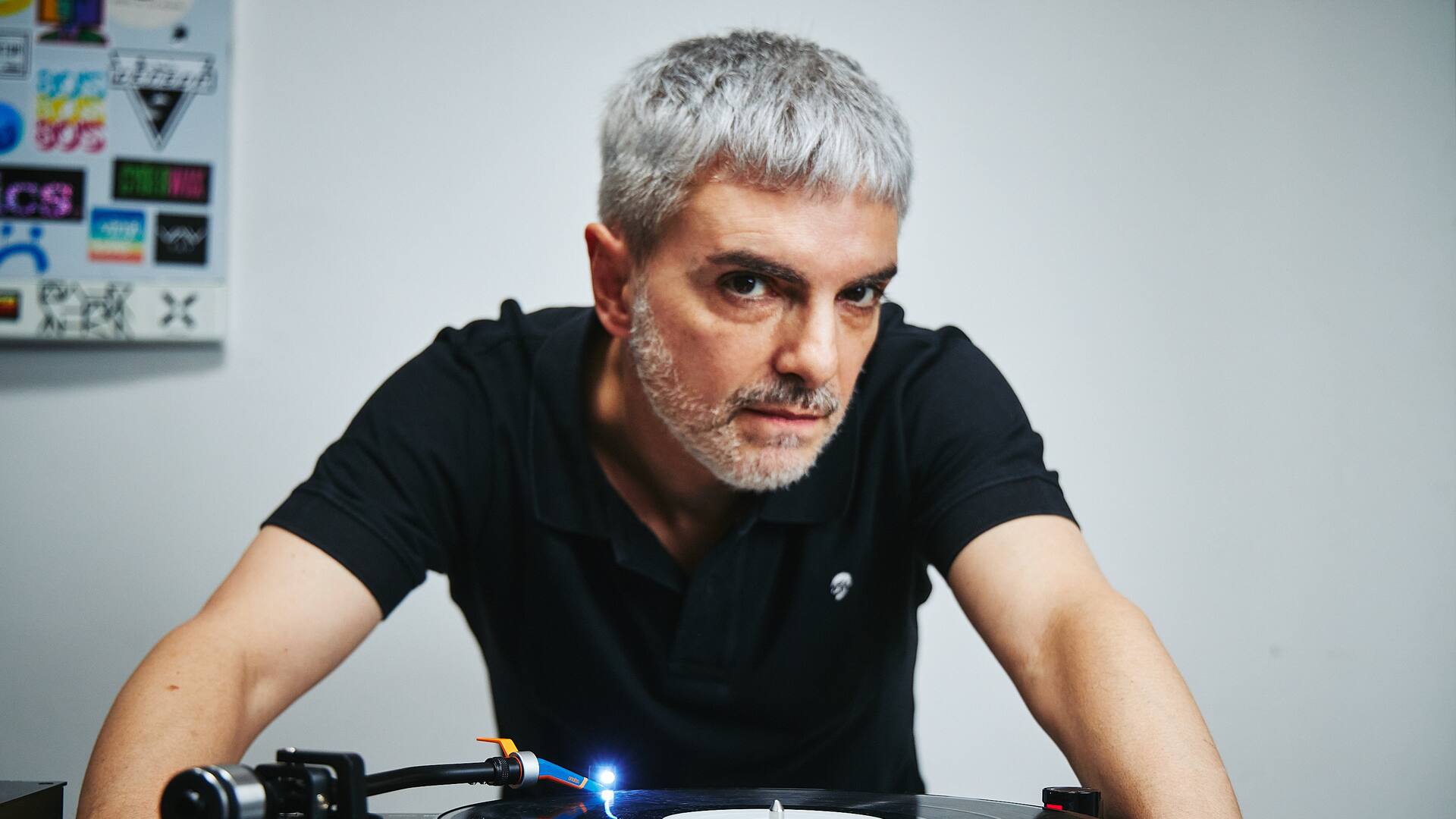 Ale Sergi debuta como DJ en vivo con una presentación en el Parador Konex, que aunque lo entusiasma también lo tiene bastante nervioso