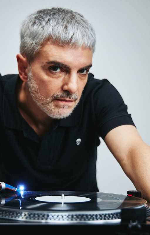 Ale Sergi debuta como DJ en vivo con una presentación en el Parador Konex, que aunque lo entusiasma también lo tiene bastante nervioso