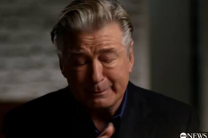 Alec Baldwin durante la primera y única entrevista televisiva que brindó tras la muerte de Hutchins
