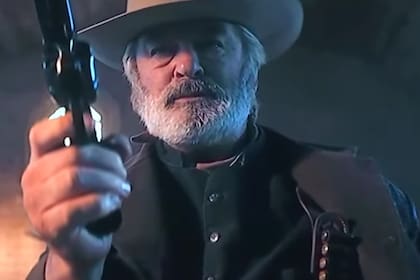 Alec Baldwin en Rust, el western que se convirtió en una película maldita tras el accidente que involucró al actor y terminó con la vida de la directora de fotografía