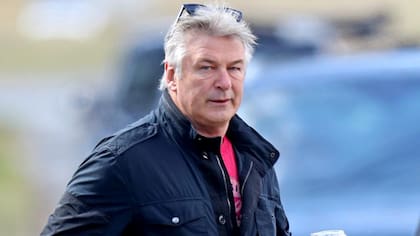 Alec Baldwin sufrió el desmedido acoso de una compañera de trabajo que quería salir con él