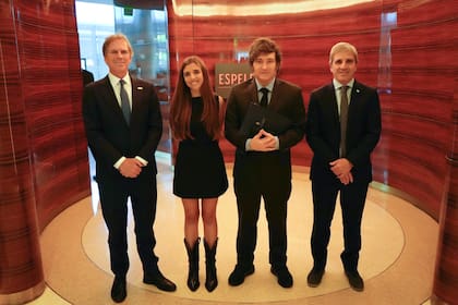 Alec Oxenford, Noel de Castro, Javier Milei y Luis Caputo, en Los Ángeles.