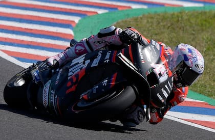 Aleix Espergaró, del sufrimiento por la enfermedad congénita de su hija Mia al llanto de felicidad por la victoria en Termas de Río Hondo; el piloto de Aprilia es el nuevo puntero del campeonato de MotoGP