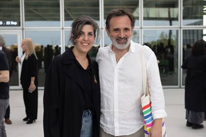 Alejandra Aguado, coordinadora artística de Malba Puertos y el artista Jorge Macchi