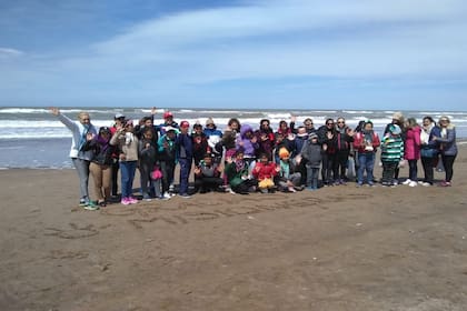 Alejandra Barboza agredece a la Fundación Manos Misioneras la posibilidad de viajar todos los años a la costa junto a sus alumnos de 7° grado.