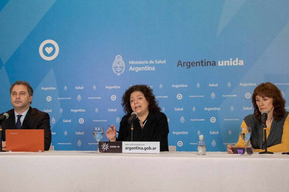 Alejandra Costa, Carla Vizzotti y Analía Aquino en un informe de la Secretaría de Acceso a la Salud.