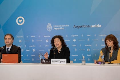 Alejandra Costa, Carla Vizzotti y Analía Aquino en un informe de la Secretaría de Acceso a la Salud.