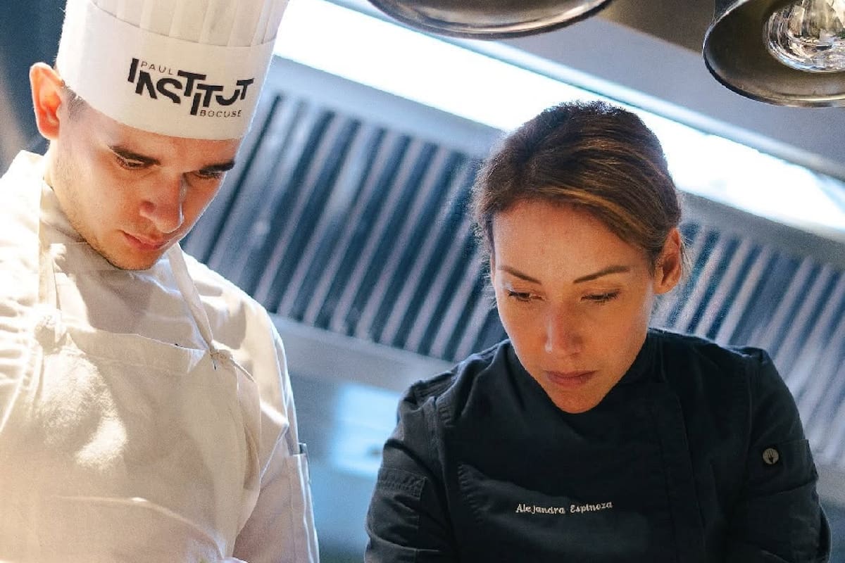 Alejandra Espinoza es la chef de Cotoa, un restaurante de comida ecuatoriana en Miami que se incorporó a la Guía Michelin este 2025