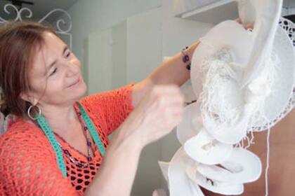 Alejandra Gougy, diseñadora pionera en el desarrollo de moda sostenible, que trabaja junto a su hija para generar impacto social