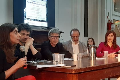 Alejandra Laera, Sebastián Martínez Daniell, Fermín Rodríguez, Matías Serra Bradford y Sandra Gasparini en el homenaje a Marcelo Cohen y Sergio Chejfec en el Instituto de Literatura Argentina de la UBA