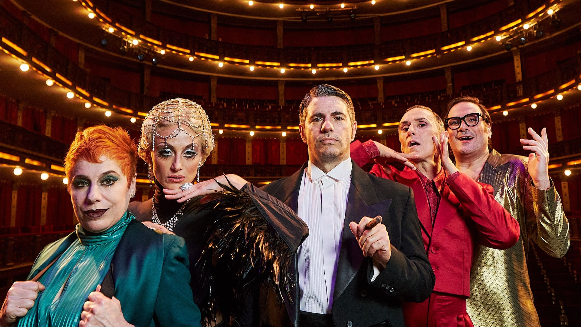Marco Antonio Caponi, Carlos Casella, Mónica Antonópulos, Alejandra Radano y Sebastián Suñé, el dream team de La revista del Cervantes, un musical en homenaje a la revista porteña, que estrena el 15 de mayo en el Teatro Cervantes