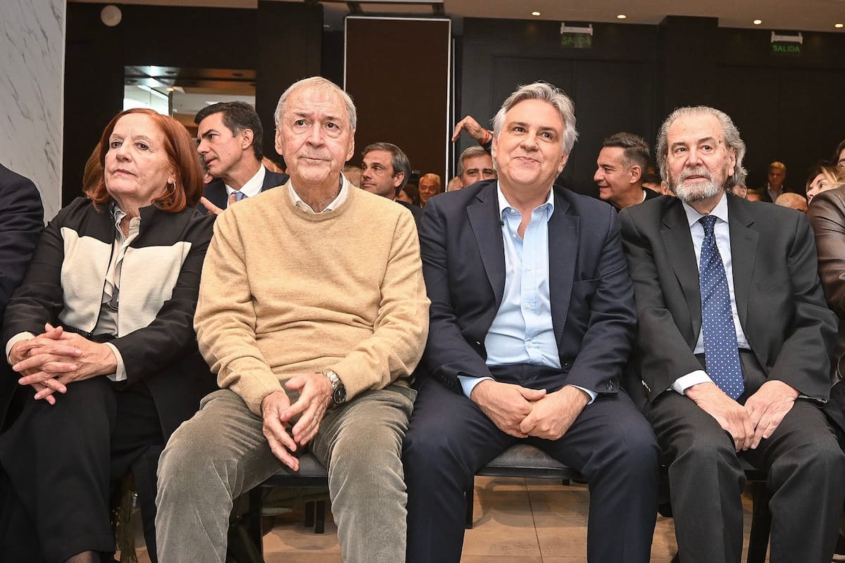 Alejandra Vigo, Juan Schiaretti, Martín Llaryora y Juan Carlos Maqueda, el martes, en el homenaje a De la Sota en el hotel Savoy