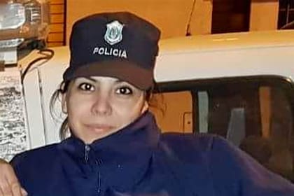 Alejandra Villareal, la sargento baleada por delincuentes en una comisaría de San Justo, pelea por su vida