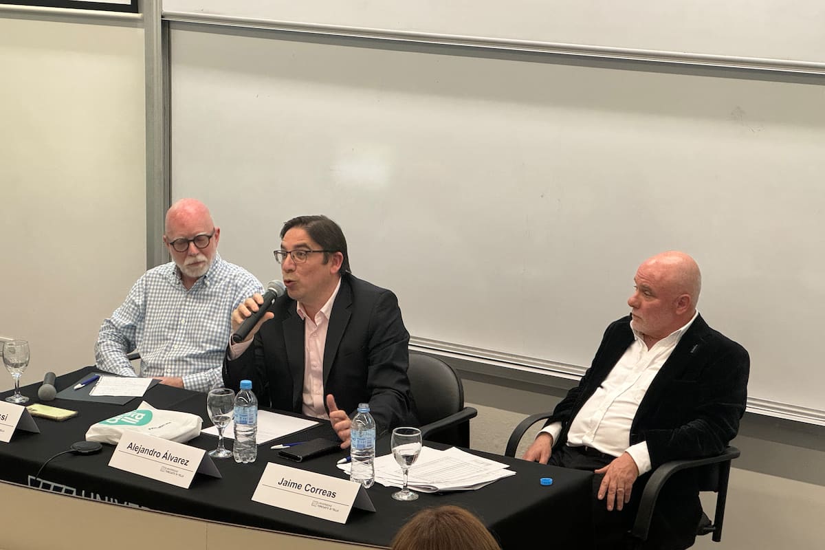 Alejandro Álvarez, Subsecretario de Políticas Universitarias participó de una charla organizada por la Universidad Torcuato Di Tella, junto a Marcelo Rabossi, profesor del Área de Educación de esa institución y Jaime Correas, exministro de Educación de Mendoza