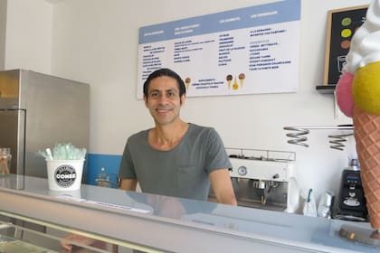 Alejandro Atampi era ayudante de albañil; conoció a un arquitecto que le cambió la vida: lo llevó a vivir a Nueva York y le dio el impulso para que abriera su propia heladería en Bélgica