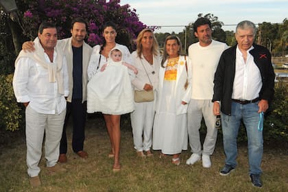 Alejandro Balut, Hassen Balut, Sofía Balut Páez con su beba, Isabella Barbini, “Beba” Paéz (mamá de Sofía) y su hermana “Agó”, Diego Balut y Carlos Páez Rodríguez