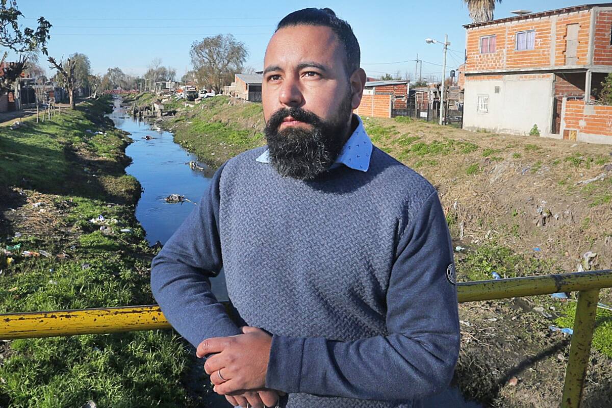 Alejandro Barboza es docente en una escuela de Quilmes y la mayoría de sus estudiantes viven en un asentamiento cercano; para él, personalizar la educación y atender las necesidades de cada chico y chica se volvió fundamental para seguir garantizando su derecho a la educación durante la pandemia