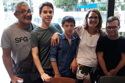 Alejandro, Brian, Ciro, Cristina y Santiago, en una salida familiar