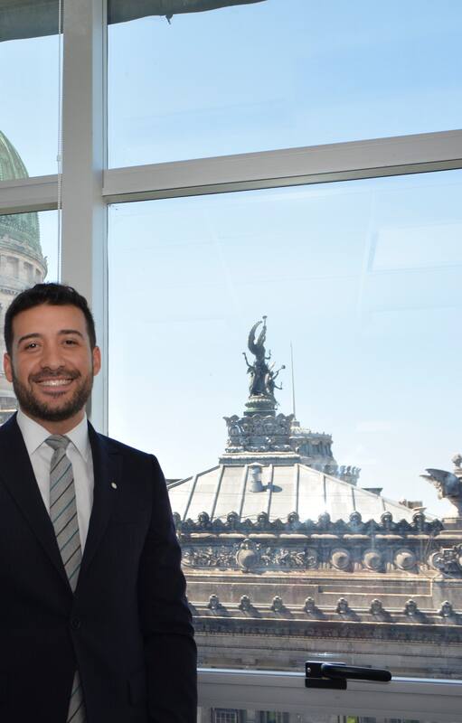 Alejandro Cacace se convirtió a los 25 años como el presidente de la UCR en San Luis. Siendo joven se convirtió en uno de los principales referentes de la oposición al gobierno de Alberto Rodriguez Saa. En 2019 encabezó la lista de diputados nacionales y ganó la elección con casi el 47% de los votos