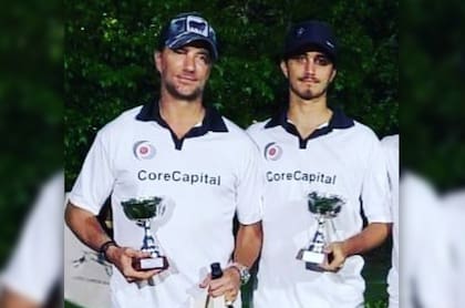 Alejandro Checchi y su hijo, con quien comparte la afición por el polo
