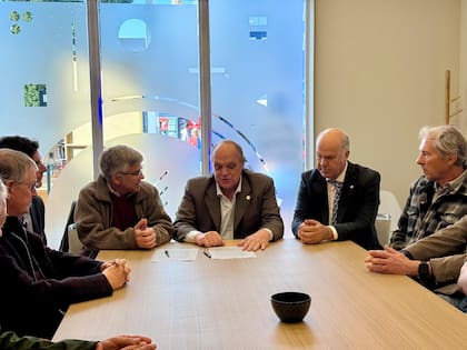 Alejandro de La Tour, presidente de Hereford, Nicolás, Bronzovich, presidente del INTA; Sergio Iraeta, secretario de Agricultura
