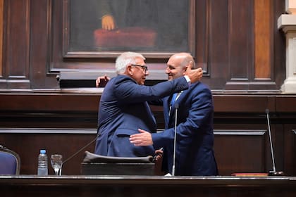 Alejandro Dichiara (izquierda), presidente de la Cámara de Diputados bonaerense, y Alexis Guerrera, que la presidió hasta principios de diciembre