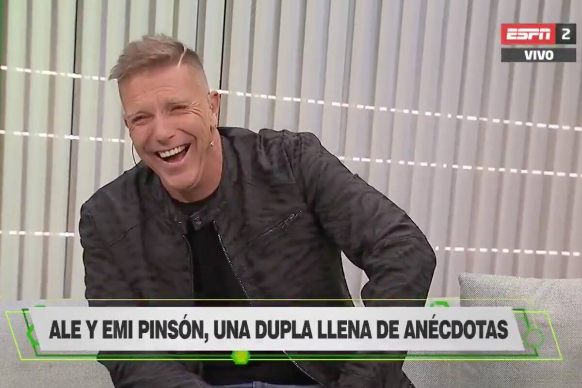 Alejandro Fantino compartió un vuelo con un grupo de jóvenes que recientemente habían ganado un campeonato e improvisó una batucada hasta que el avión comenzó a caer