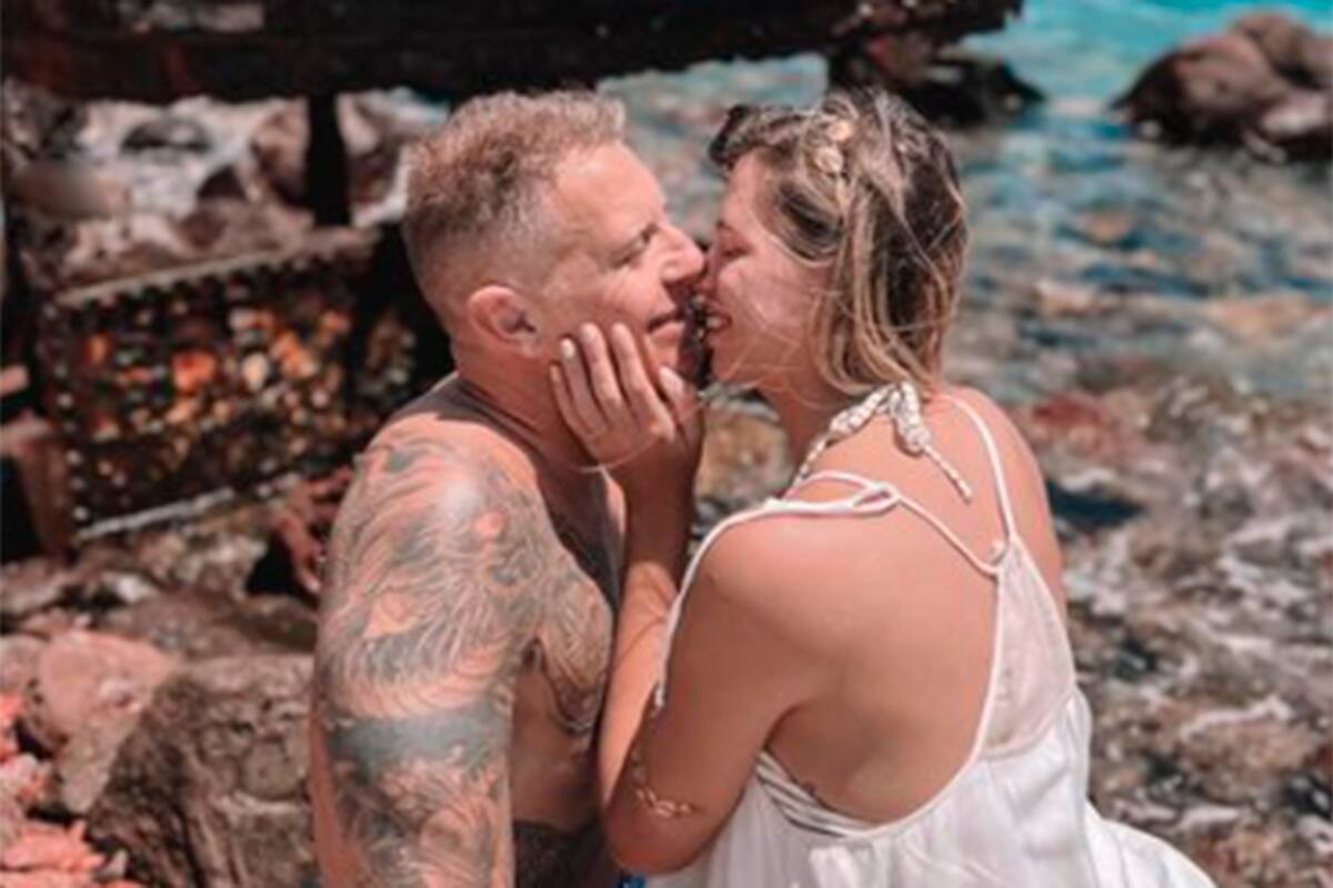 Alejandro Fantino se comprometió en Grecia con su novia, Coni Mosqueira