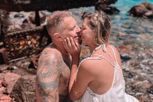Alejandro Fantino se comprometió en Grecia con su novia, Coni Mosqueira