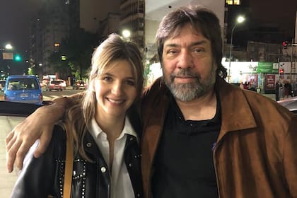 Alejandro Farrell junto a Marcela Kloosterboer, una de las actrices que representaba