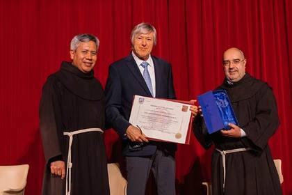 Alejandro G. Roemmers, reconocido por la Pontificia Universitá Antónianum de Roma