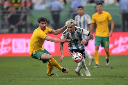 Alejandro Garnacho debutó con la camiseta de la selección argentina en el triunfo ante Australia