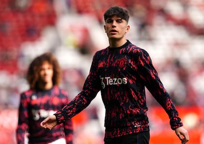 Alejandro Garnacho, en el precalentamiento previo al partido entre Manchester United y Norwich por la Premier League